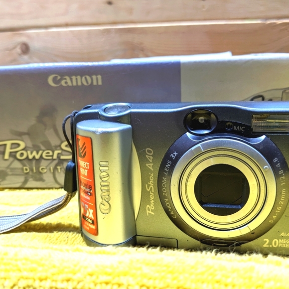 Canon PowerShot A40 Digital Camera Bundle - Picture 2 of 11